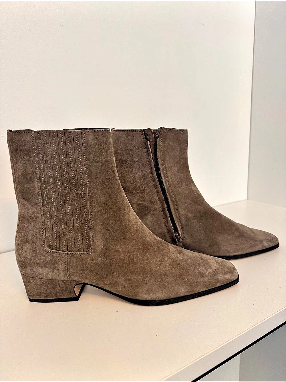 DOLCE VITA RORO Pointed Toe Heeled Boots in Brown Like New